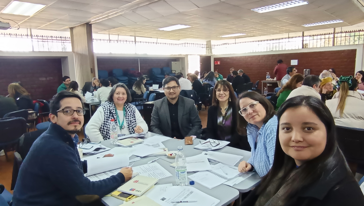 /exitosa-participacion-de-la-facultad-de-educacion-de-la-ua-en-mesa-de